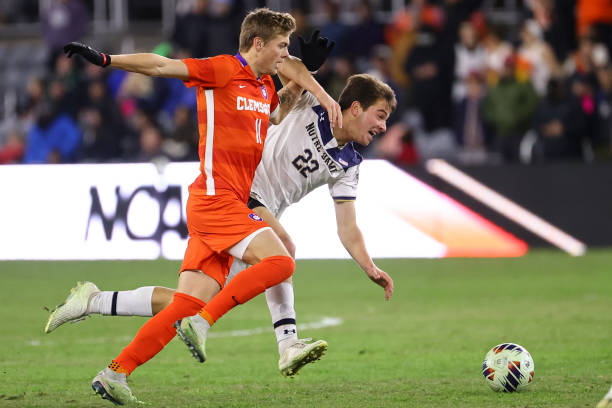 不吝溢美之 不吝溢美之